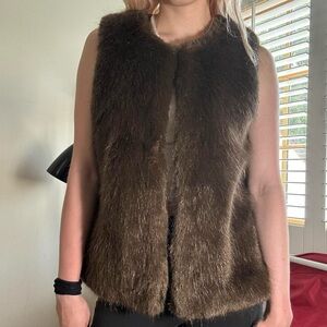 Chocolate Brown Faux Fur Vest – Forever 21 (Size S)